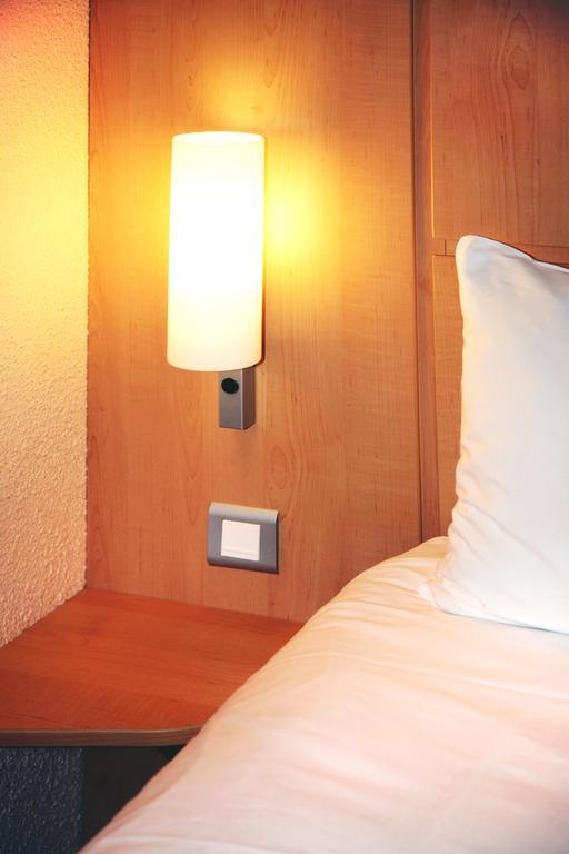 Hotel Ibis Poitiers Sud Exterior foto